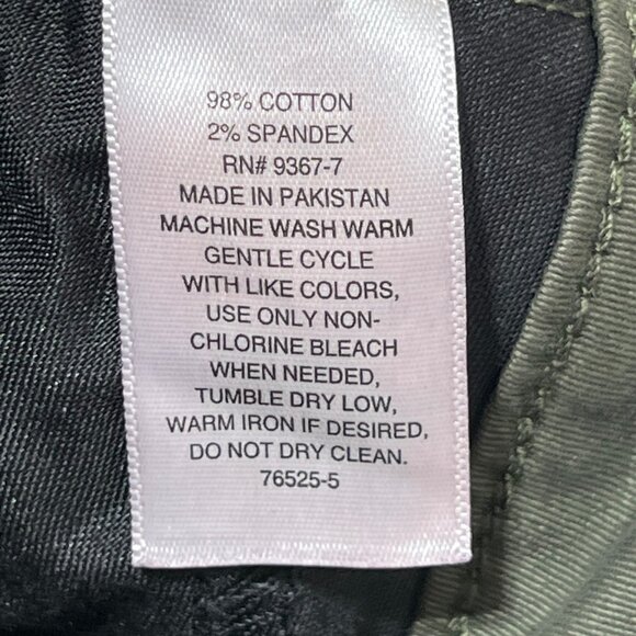 St. John's Bay - Women's Mid-Rise Secretly Slender 7" Inseam Chino Short - 2 - Picture 11 of 12